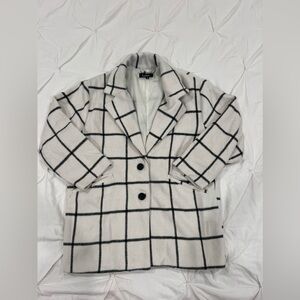 Lulus women’s black and white peacoat